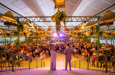 Spectaculaire opening Midden Nederland Hallen: rijdende tribunes en hoogste kas stelen show - Foto 1