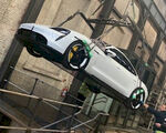 Nieuwe Porsche Taycan krijgt luchtdoop