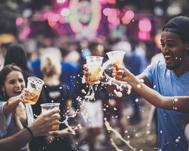 Tomorrowland moet 250.000 euro minder terugbetalen aan Vlaanderen na gebruik van wegwerpbekers Tomorrowland moet 250.000 euro minder terugbetalen aan Vlaanderen na gebruik van wegwerpbekers