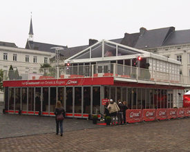 Q-music restaurant in dubbeldekker van De Boer