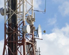 Telecomoperatoren weigeren te betalen voor antennes massa-evenementen Telecomoperatoren weigeren te betalen voor antennes massa-evenementen