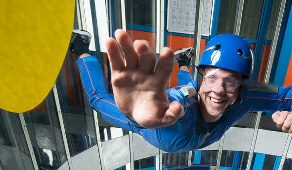 Leukste bedrijfsuitje? Twister met 200 kilometer per uur Leukste bedrijfsuitje? Twister met 200 kilometer per uur