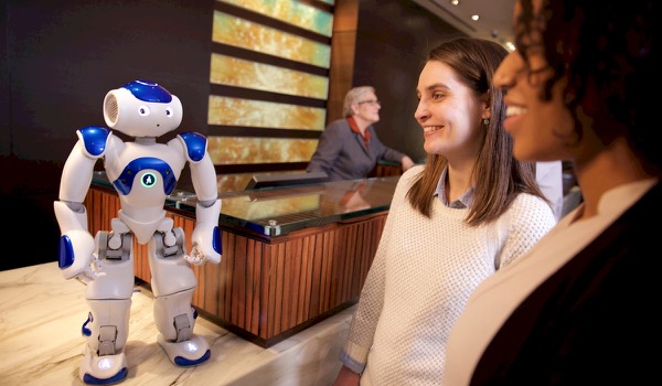 Robots aan de balie van je event? Als het aan IBM en Hilton ligt wel Robots aan de balie van je event? Als het aan IBM en Hilton ligt wel