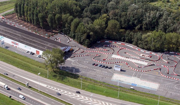 Karting met je team kan ook in de zomer Karting met je team kan ook in de zomer