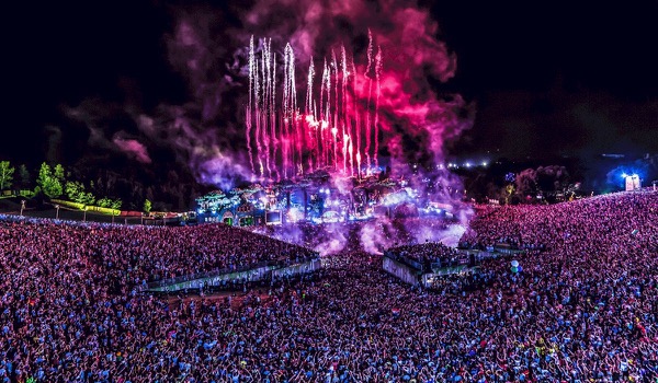 Aggreko ontzorgt Tomorrowland met een flinke besparing Aggreko ontzorgt Tomorrowland met een flinke besparing