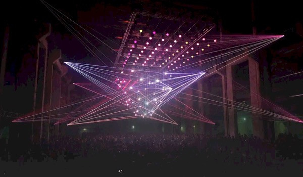 Spectaculaire kinetische 3D lasershow Spectaculaire kinetische 3D lasershow