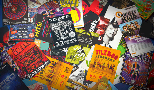 Vergeet geen flyers of posters als je een evenement organiseert Vergeet geen flyers of posters als je een evenement organiseert
