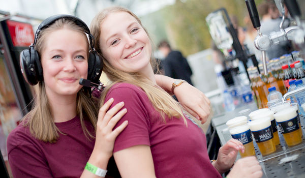Een bar op je event? Boek je vrijwilligers of ga je voor een professionele firma? Een bar op je event? Boek je vrijwilligers of ga je voor een professionele firma?
