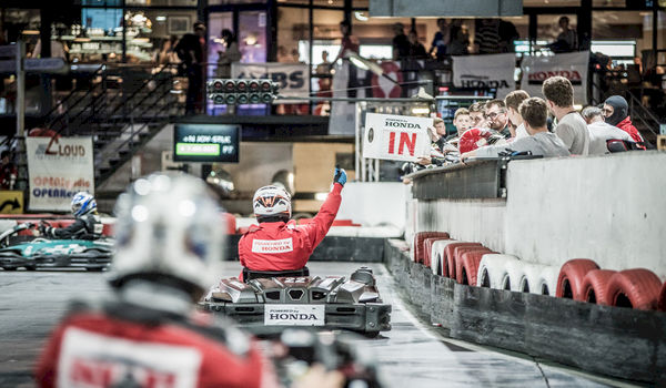 Neem deel met je team aan de ultieme karting race Neem deel met je team aan de ultieme karting race