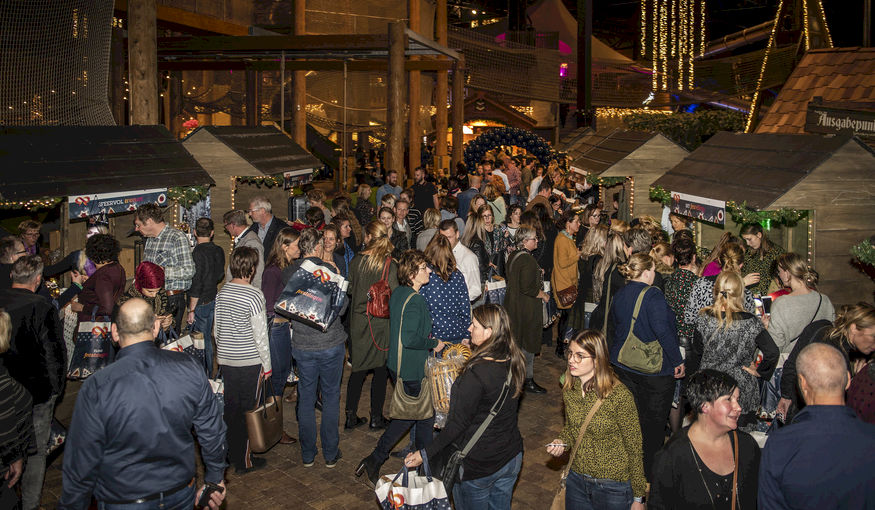 Toverland organiseert unieke kerstmarkt met attracties voor bedrijven Toverland organiseert unieke kerstmarkt met attracties voor bedrijven