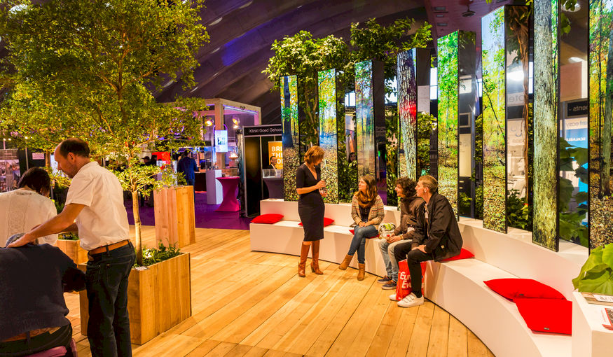 Stijlvollle events met de 86" ultra-stretch schermen van Novid Stijlvollle events met de 86" ultra-stretch schermen van Novid
